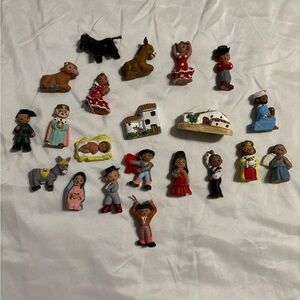 Mud People Lot Of 19 People/Animals Plus 2 Mini “inspired” Houses